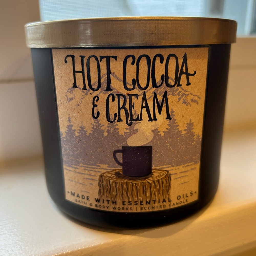 Bath & Body Works Hot Cocoa & Cream Scented Candle